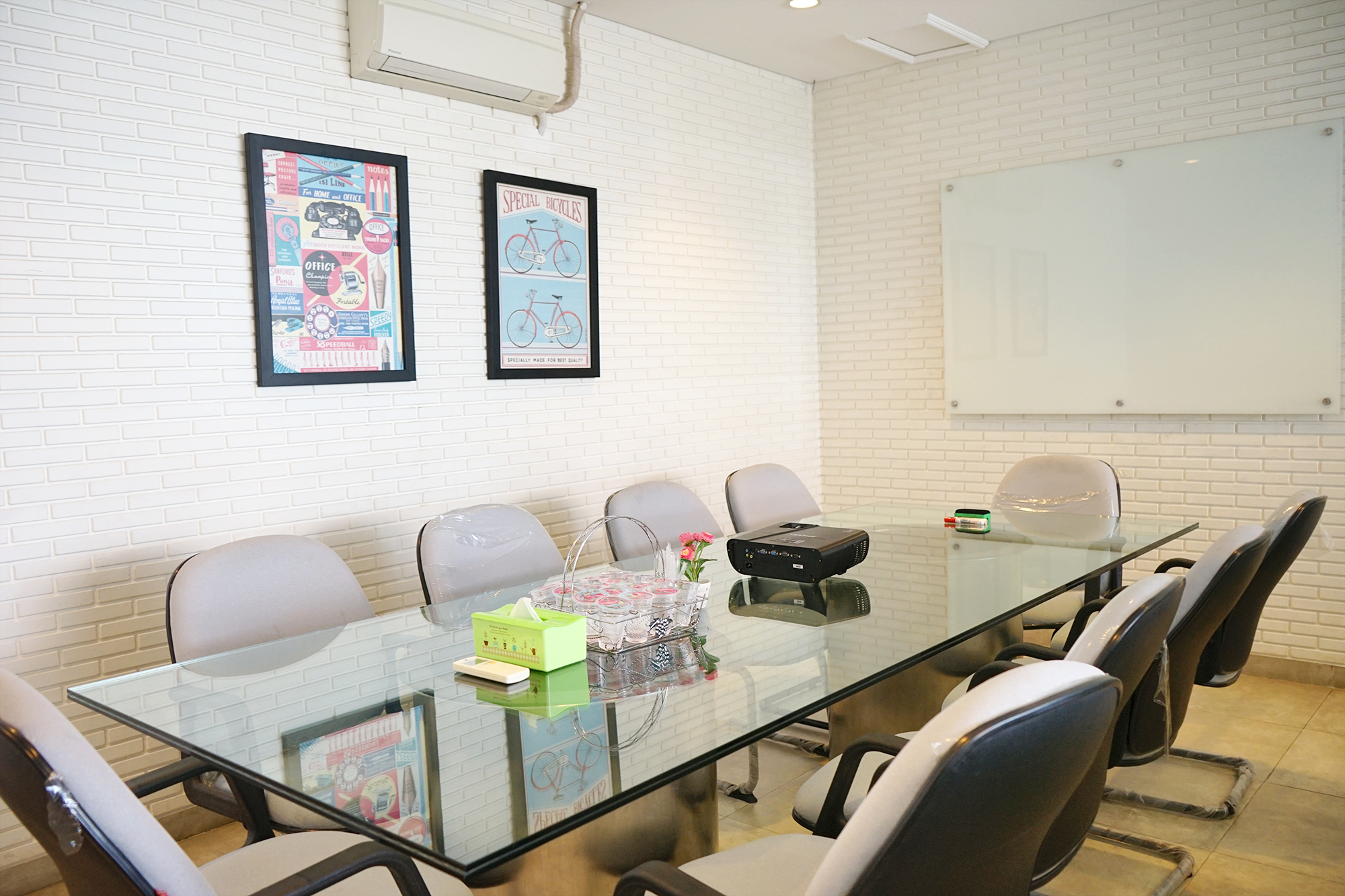 Meeting room for 10 pax can be rented hourly in SoVoism Semarang